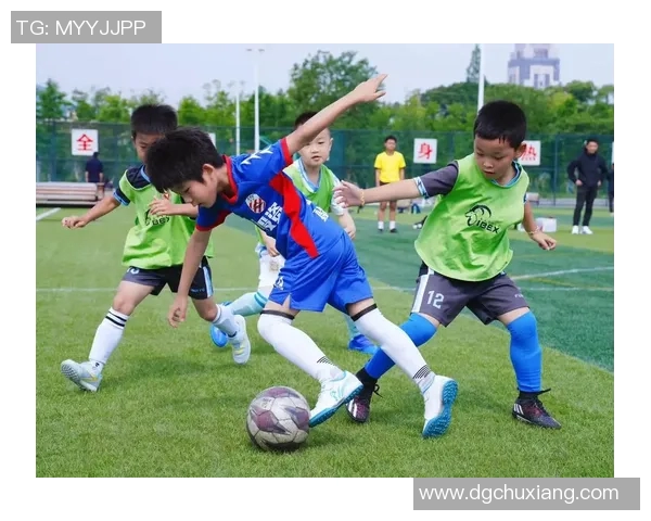 璀璨足球明星灯箱照片展示，感受绿茵场上的激情与荣耀